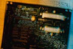 Почему необходимо разблокировать телефон перед отпуском за границей?